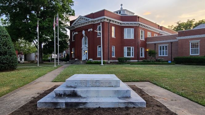 Warrenton NC courthouse memorial Warren County North Carolina